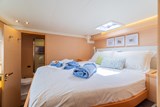 Lagoon 52 Flybridge cabin